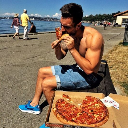Guy Living His Dream Of Travelling The World And Eating Pizza