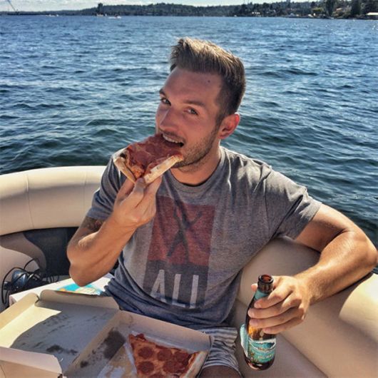 Guy Living His Dream Of Travelling The World And Eating Pizza