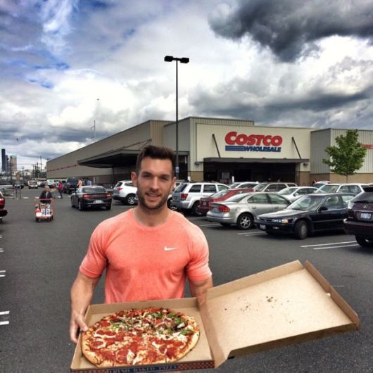Guy Living His Dream Of Travelling The World And Eating Pizza