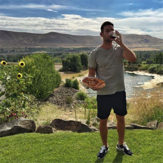 Guy Living His Dream Of Travelling The World And Eating Pizza