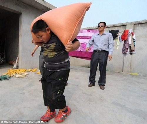 Young Weightlifter In China