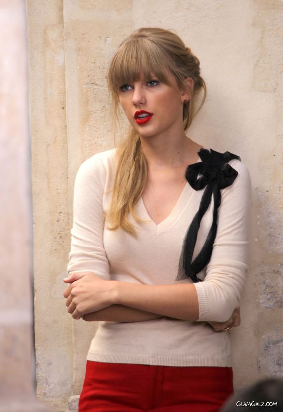 Taylor Swift On Set Of Begin Again