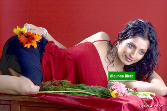 Mounna Bhat in Multiple Shades