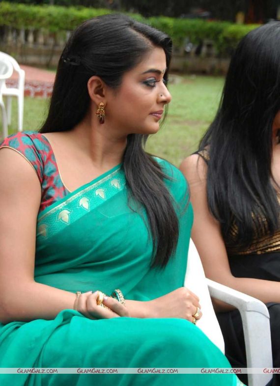 Awesome Tolly Beauty Priyamani