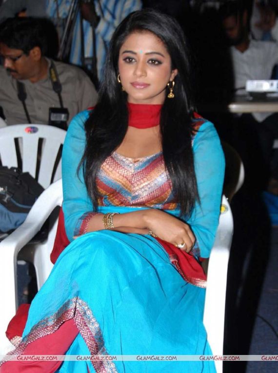 Awesome Tolly Beauty Priyamani