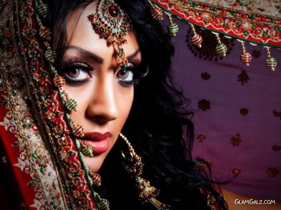 Click to Enlarge - Colorful Beautiful Women Wallpapers