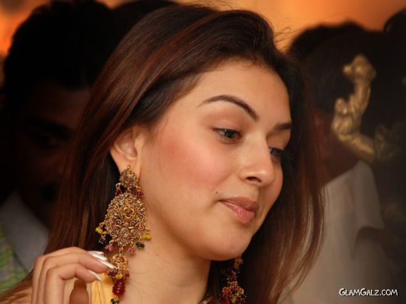 Click to Enlarge - Pretty Hansika Motwani Wallpapers