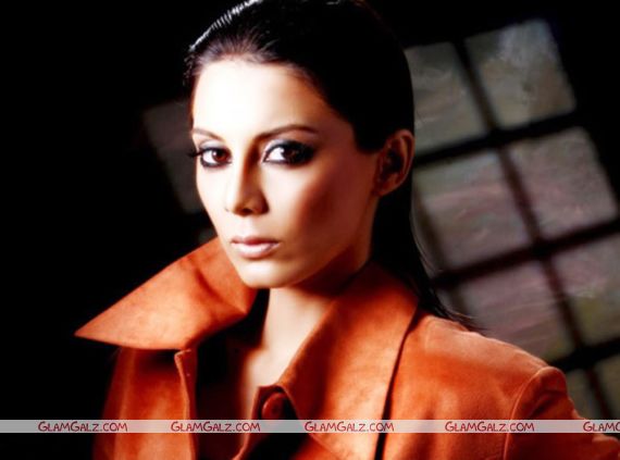 Click to Enlarge - Minisha Lamba Wallpapers