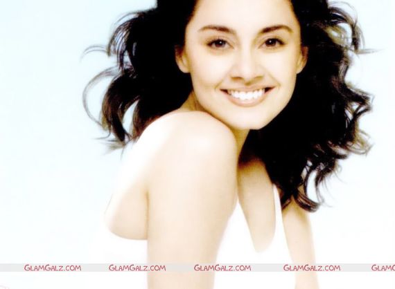 Click to Enlarge - Minisha Lamba Wallpapers