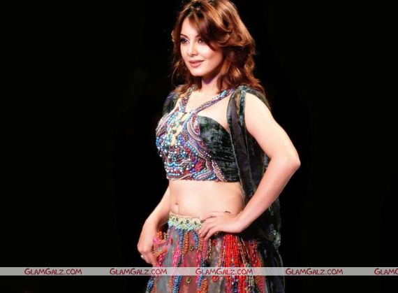 Click to Enlarge - Minisha Lamba Wallpapers