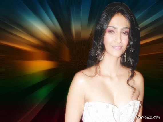 Click to Enlarge - Beautiful Sonam Kapoor Wallpapers