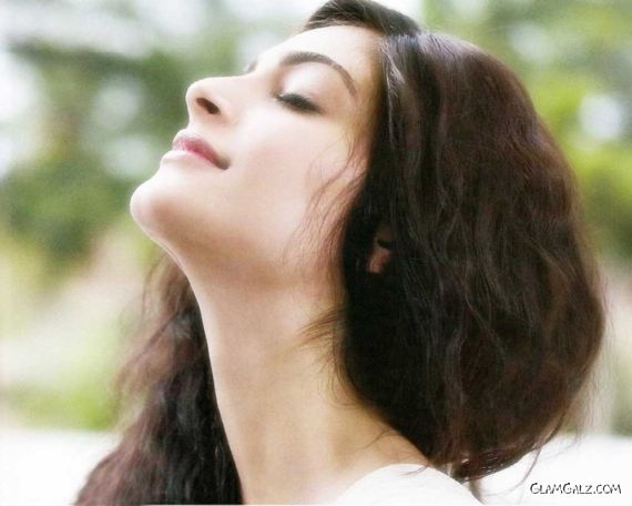 Click to Enlarge - Beautiful Sonam Kapoor Wallpapers