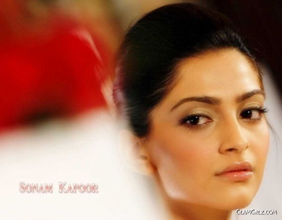Click to Enlarge - Beautiful Sonam Kapoor Wallpapers