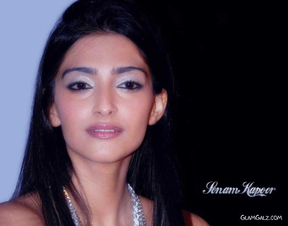 Click to Enlarge - Beautiful Sonam Kapoor Wallpapers