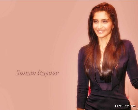 Click to Enlarge - Beautiful Sonam Kapoor Wallpapers