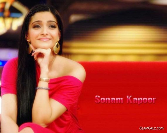Click to Enlarge - Beautiful Sonam Kapoor Wallpapers