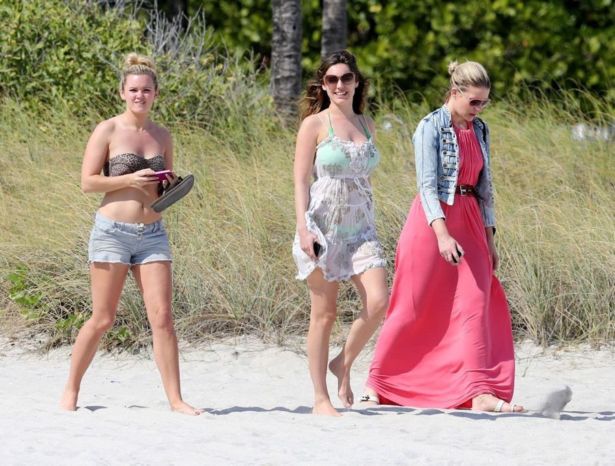 Kelly Brook On A Vacation In Miami Beach