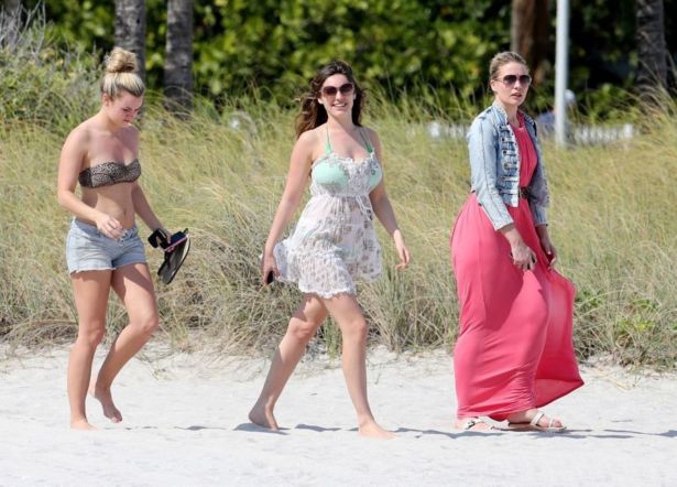 Kelly Brook On A Vacation In Miami Beach