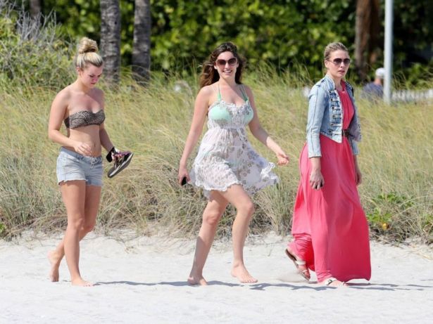 Kelly Brook On A Vacation In Miami Beach
